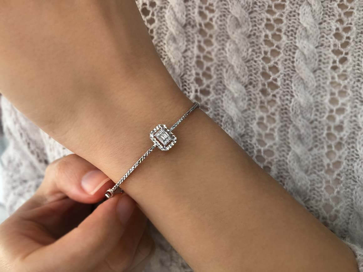 Elegantes Diamant Armband mit Baguette- und runden Diamanten im Pavé-Stil, 0.06 Karat, 8K Gold