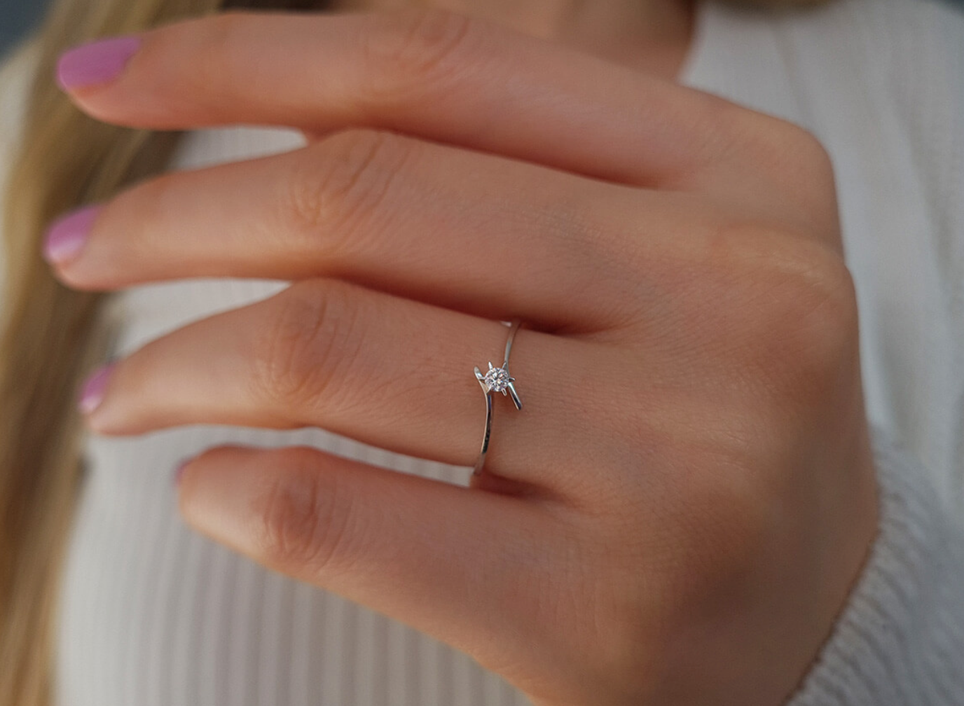 Bague solitaire diamant 0,05 carat