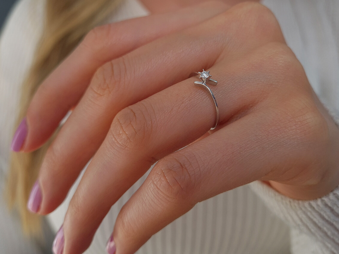 Bague solitaire diamant 0,05 carat