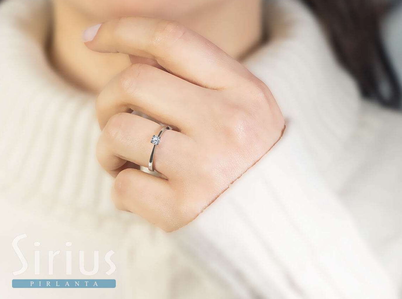 Bague solitaire diamant 0,15 carat