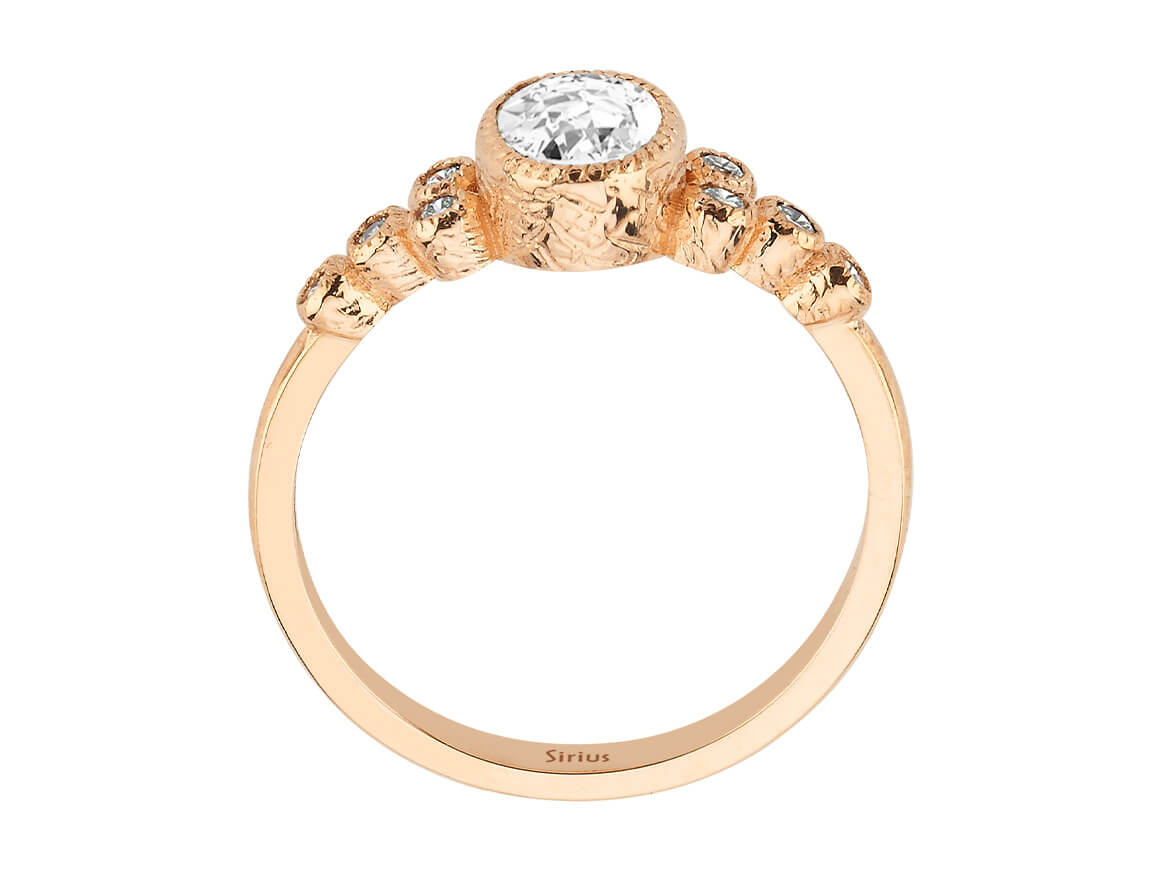 Birgie Diamant- und Weißtopas-Ring im Dora-Stil