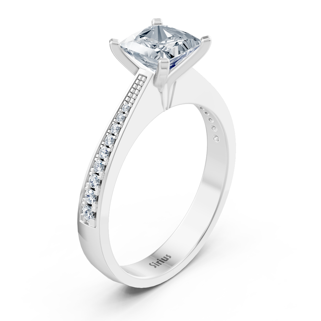 Bague solitaire en or blanc avec diamant taille princesse et accents