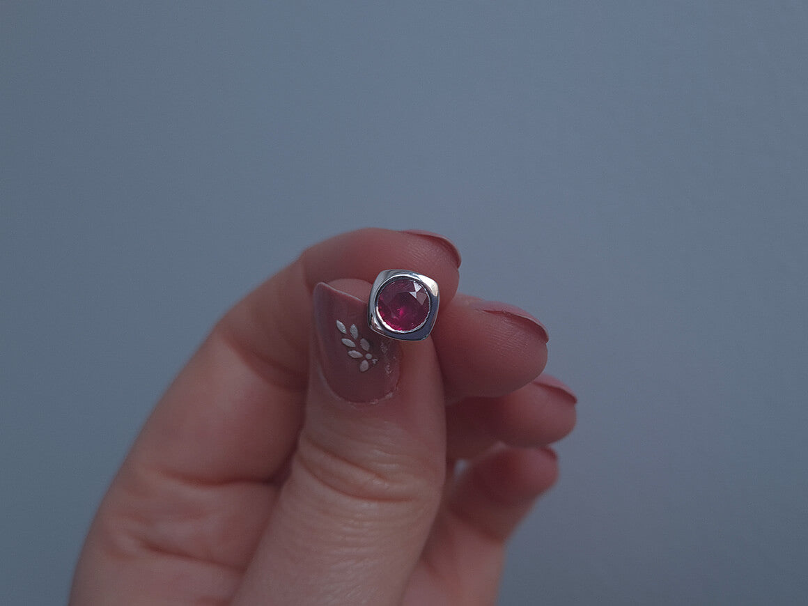 Birgie 1.00 Karat Rubin Einzel-Ohrstecker 14 Karat Gold