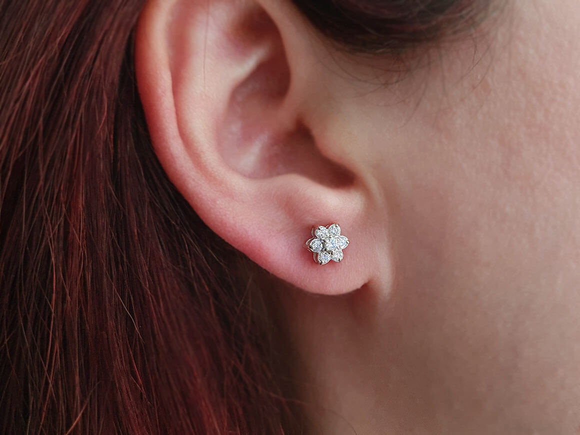 Boucles d'oreilles puces marguerite diamant