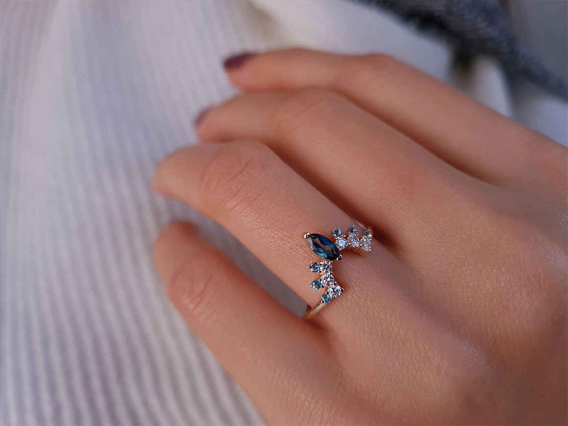 Diamond Blue Dream Crown Ring
