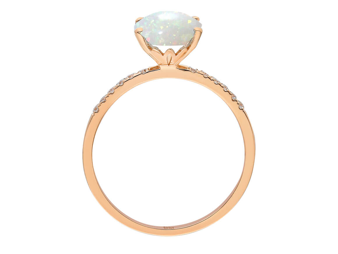 Bague diamant et opale blanche ovale