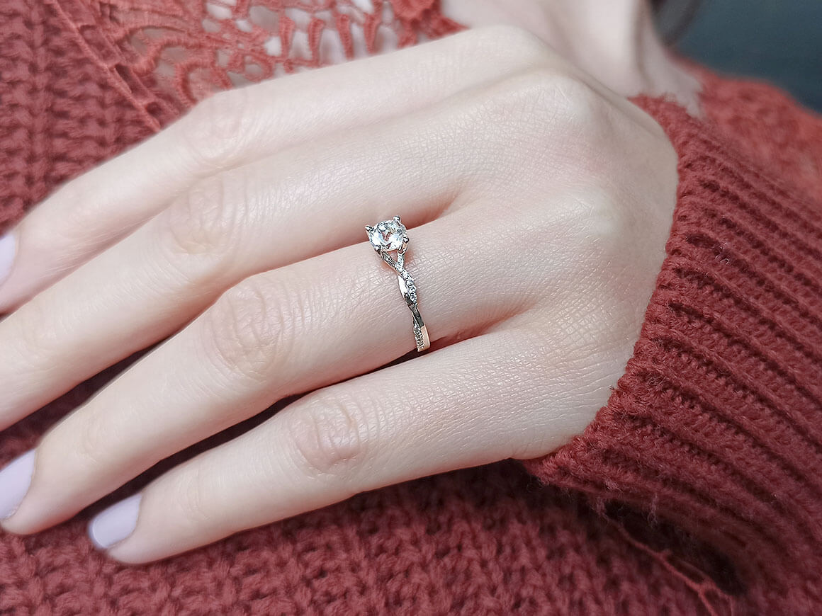 Bague diamant et topaze blanche
