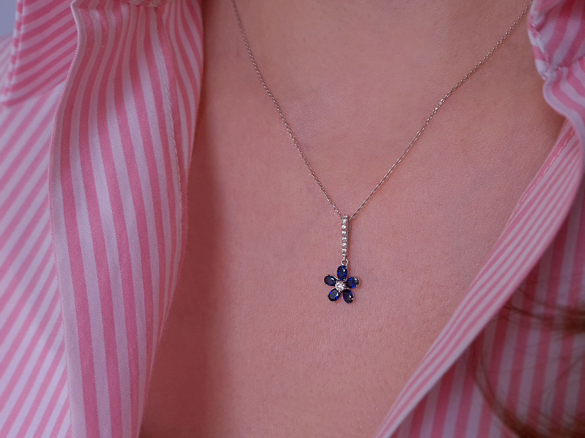 Diamant und Oval Saphir Violett Collier
