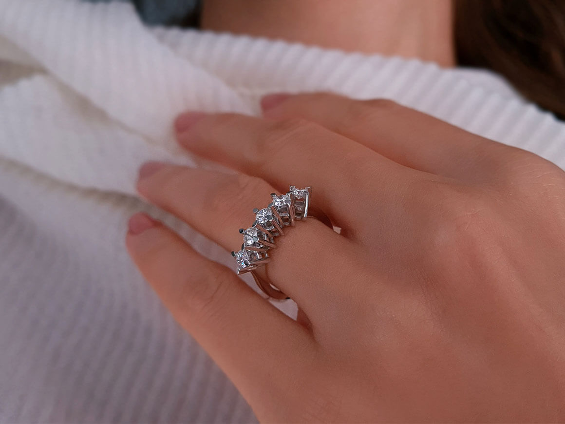 Alliance 5 pierres diamant 0,80 carat