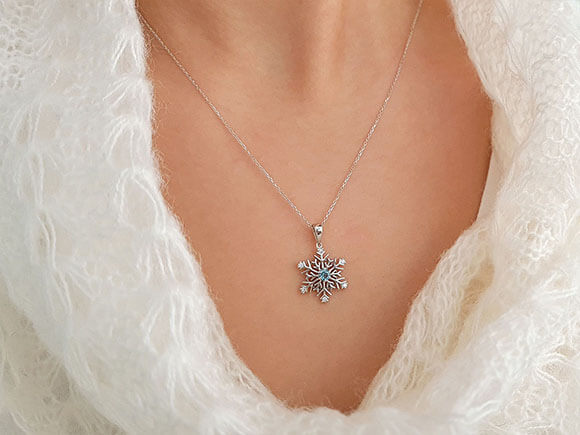 Collier flocon de neige diamant et topaze bleue