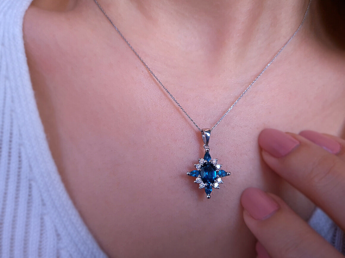 Collier May en diamants et topaze bleue de Londres