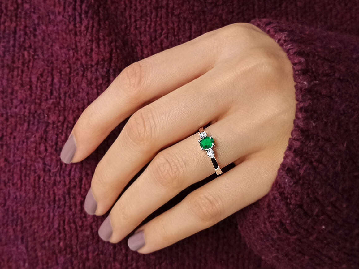 Bague diamant et émeraude ovale