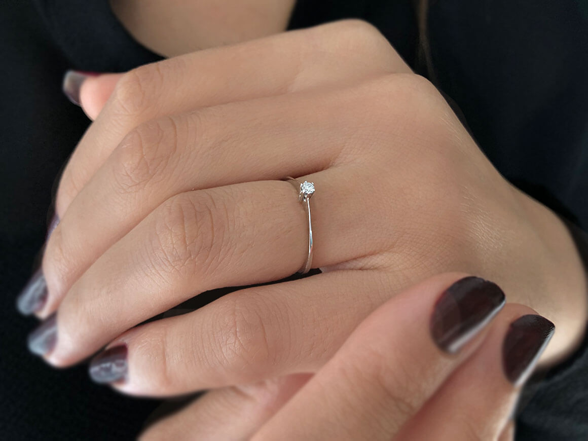 Bague solitaire diamant 0,05 carat