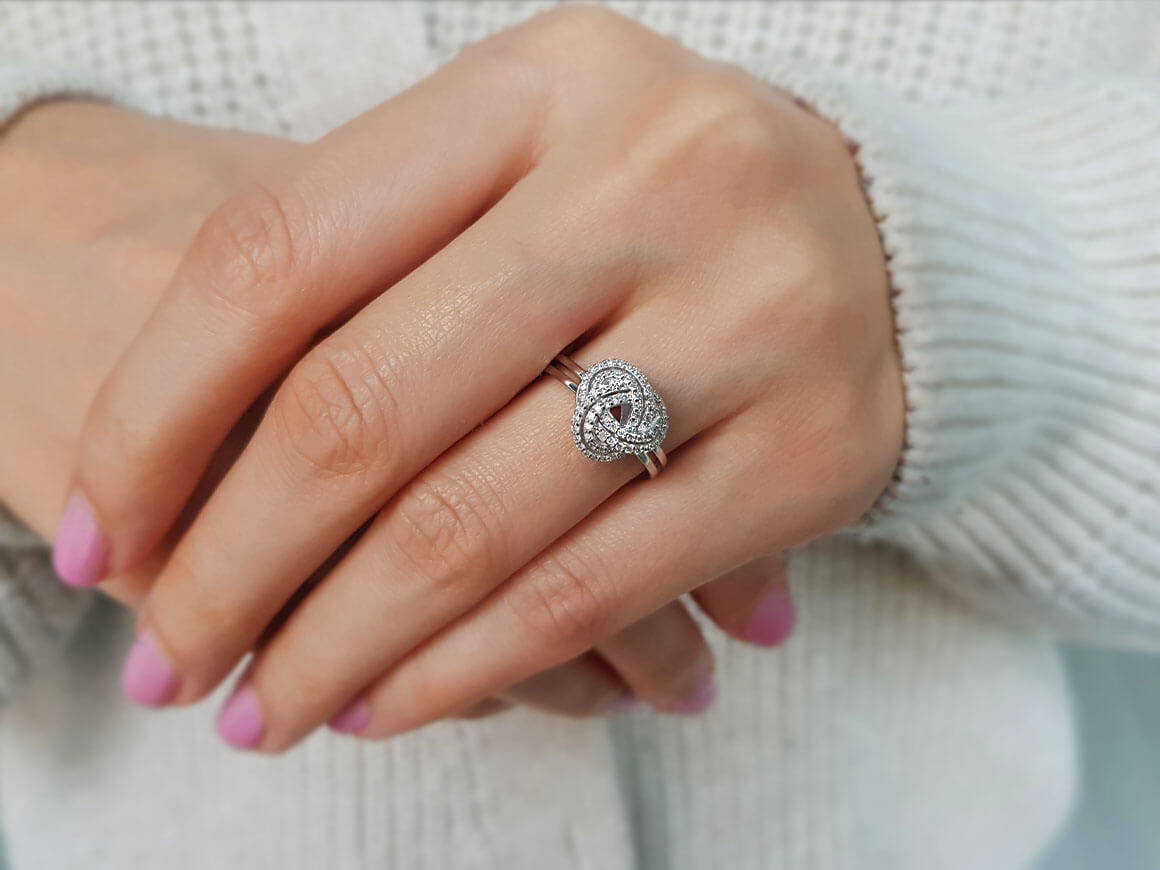 Bague spirale sans fin en diamant