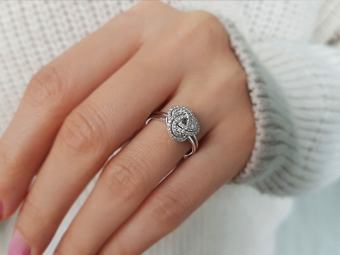Bague spirale sans fin en diamant