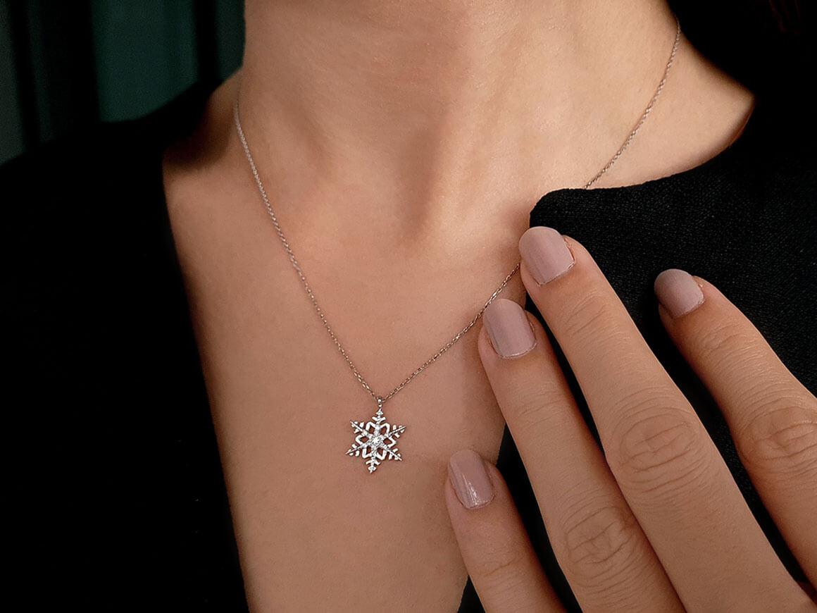 Collier flocon de neige en diamant