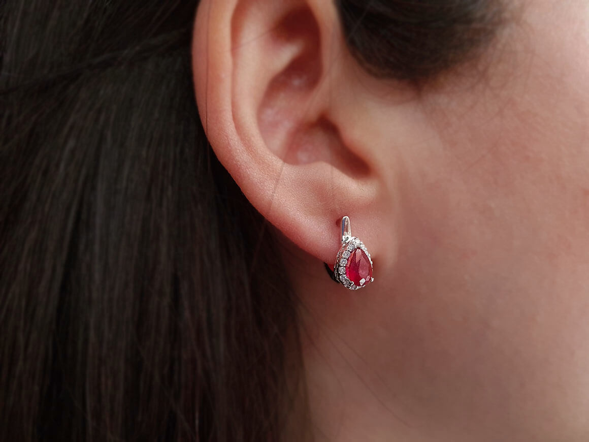 Boucles d'oreilles rubis diamant et larme