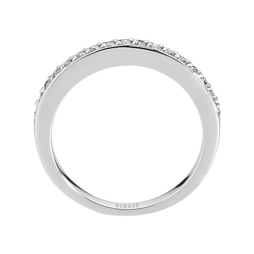 Bague d'éternité fine en pierre de diamant
