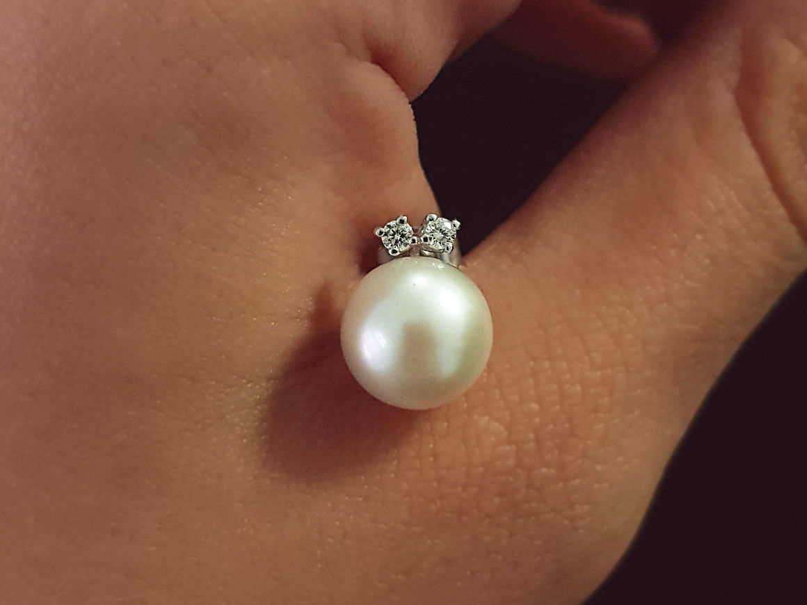 Boucles d'oreilles puces diamants et perles