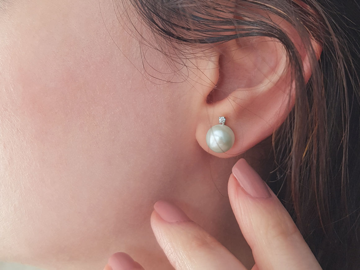 Boucles d'oreilles puces diamants et perles