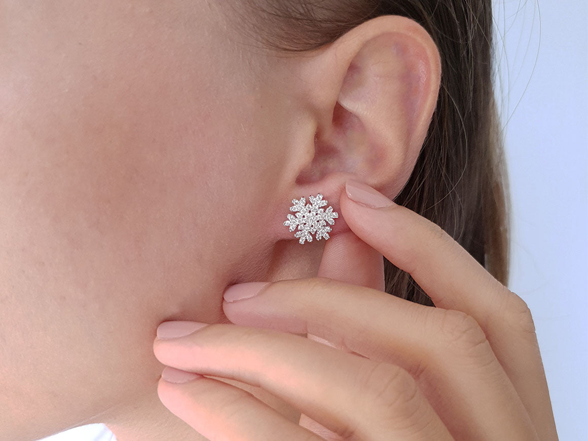 Boucles d'oreilles puces flocon de neige diamant