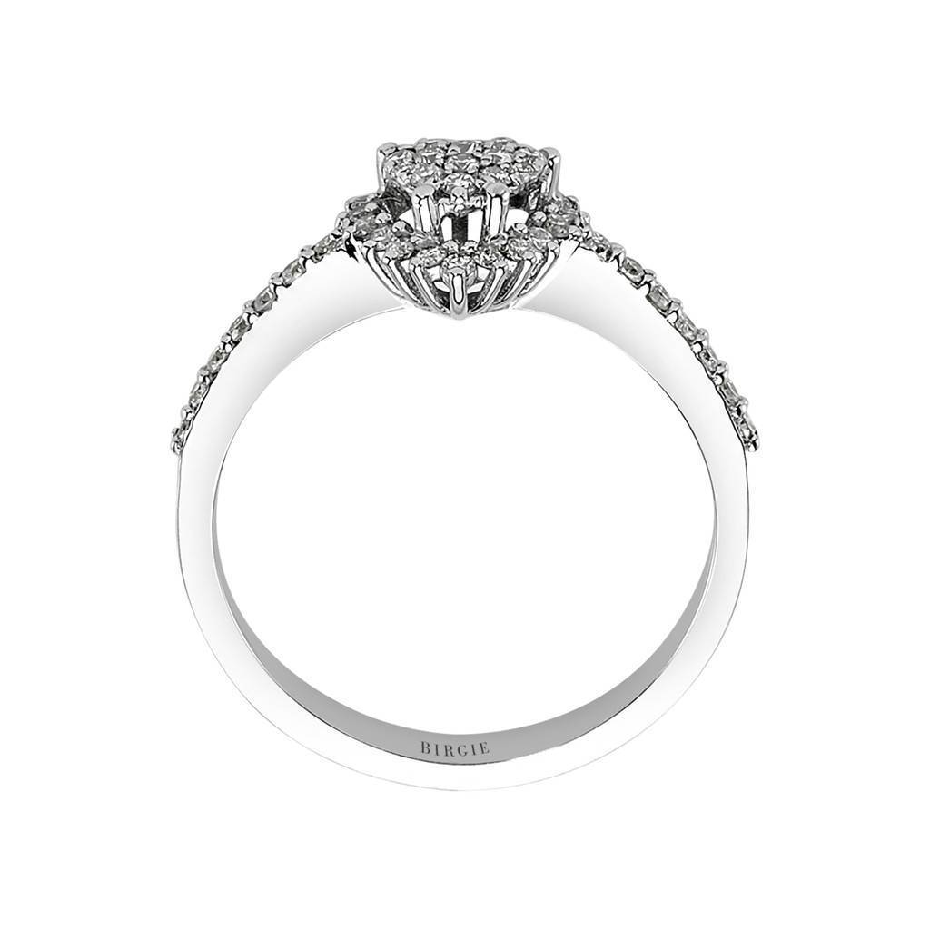 Bague d'entourage en forme de cœur en diamant