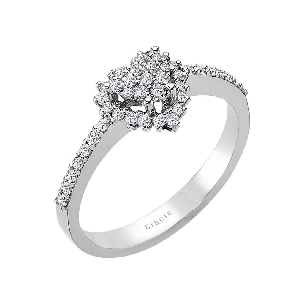 Bague d'entourage en forme de cœur en diamant