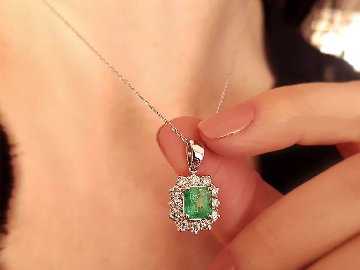 Collier diamant et émeraude octogonale
