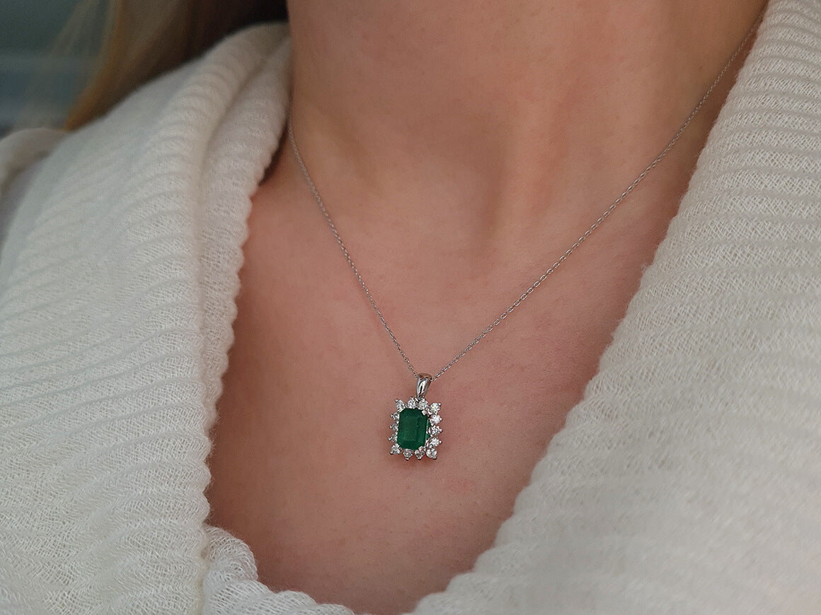 Collier diamant et émeraude octogonale