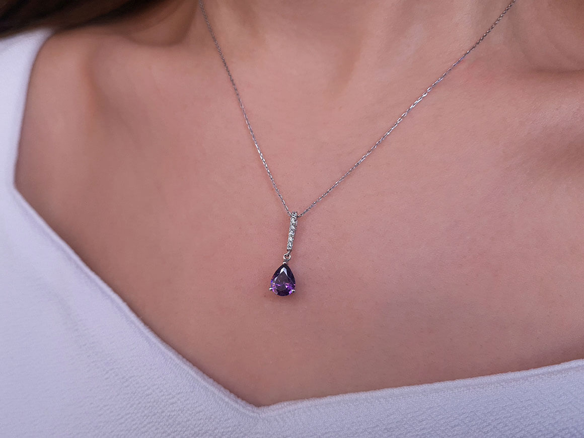 Collier diamant et améthyste larme