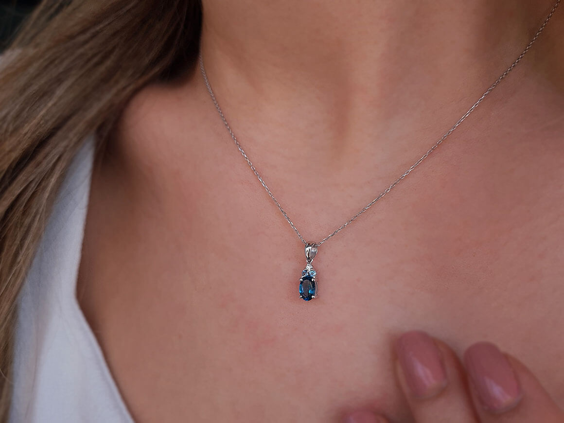 Collier Cadenza en diamants et topazes ovales