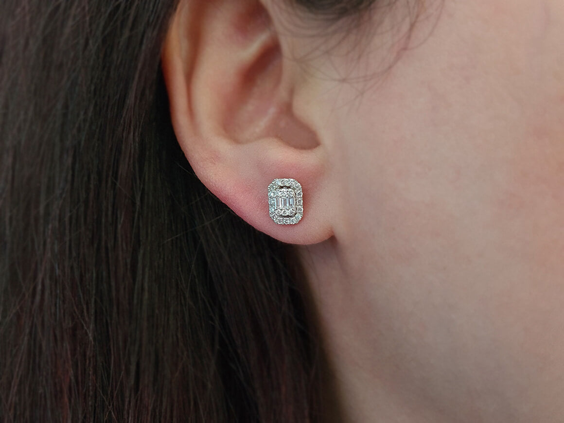 Boucles d'oreilles à tige en diamant baguette de 0,40 carat au total