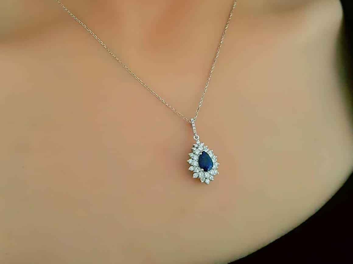 Collier diamant et saphir en forme de larme