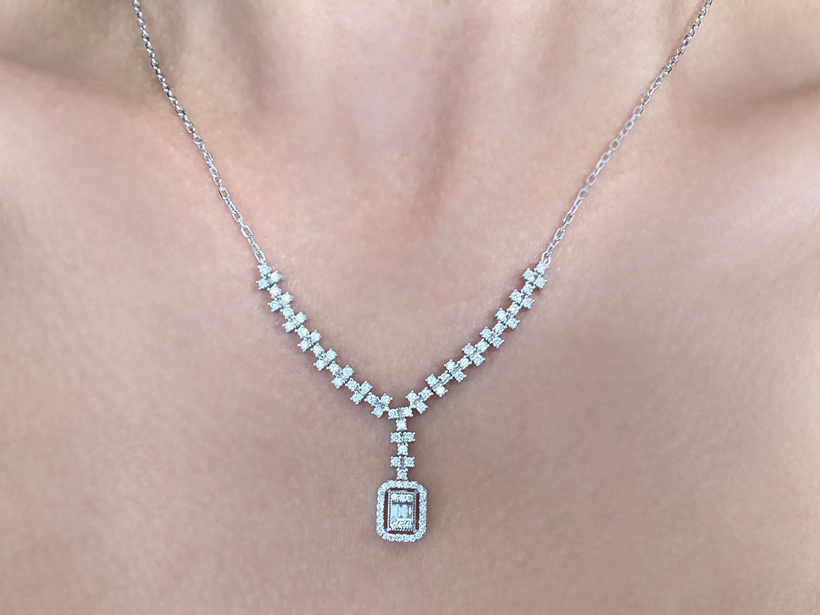 Collier chemin de lumière diamant baguette