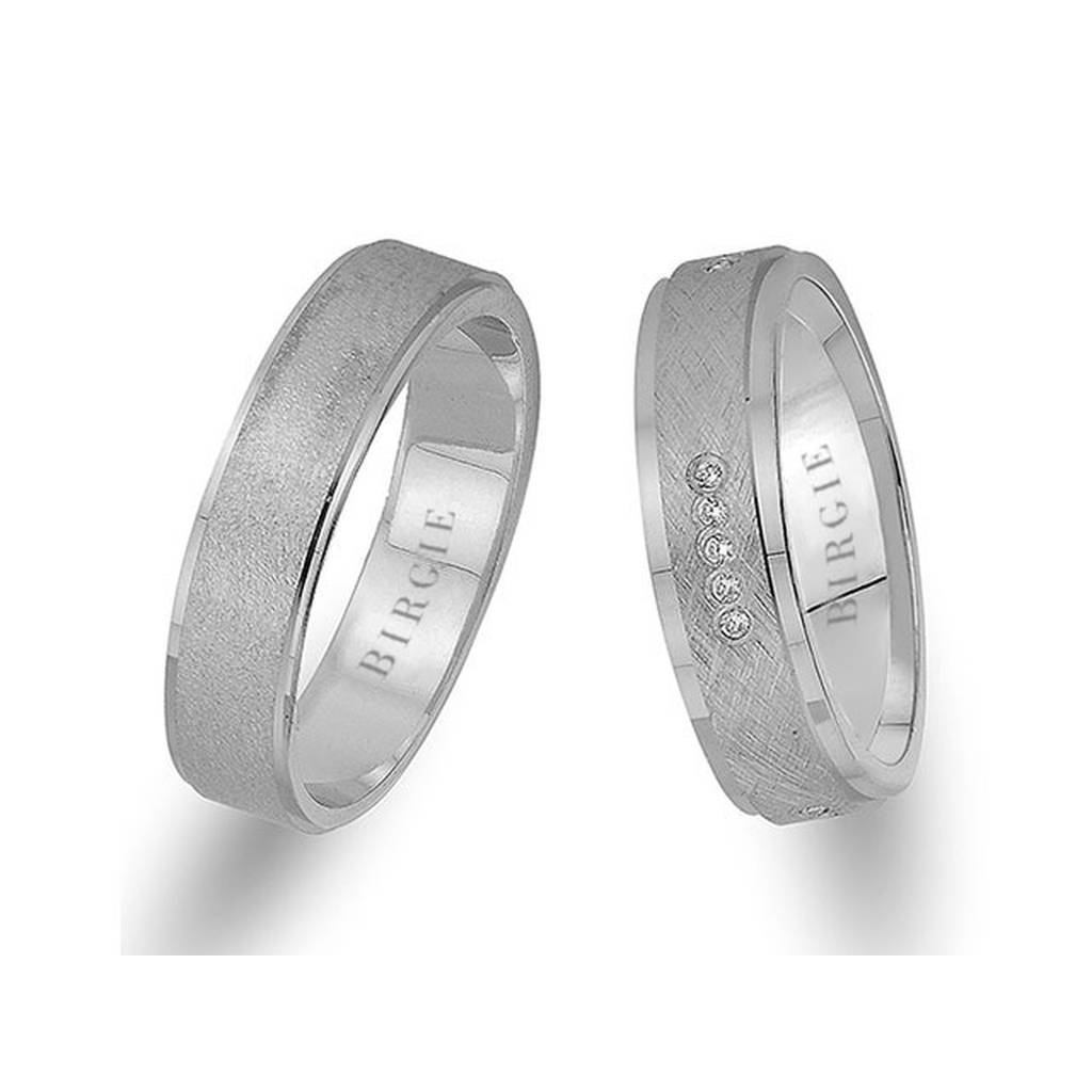 Alliance grainée en or blanc et diamants