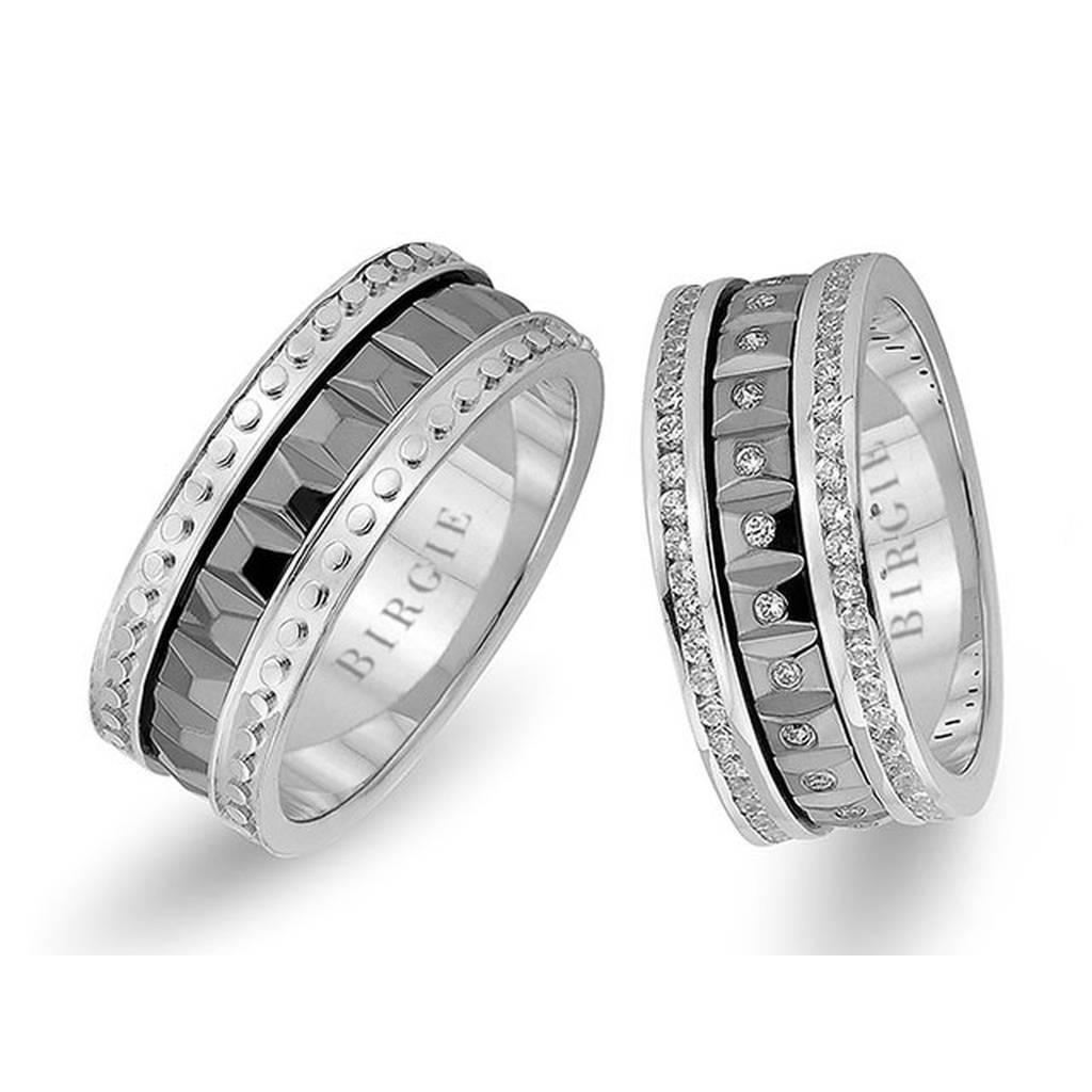 Alliance de forme géométrique en or blanc avec diamants triplet