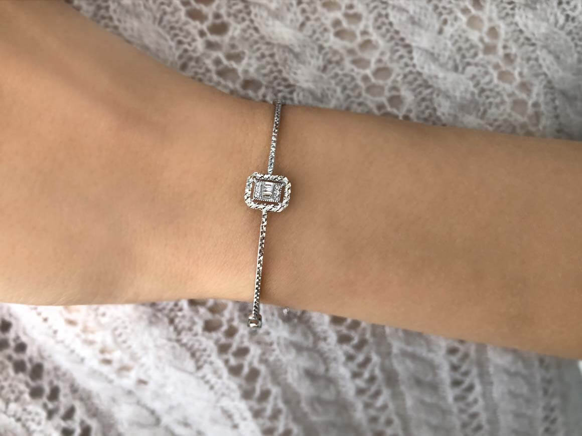 Elegantes Diamant Armband mit Baguette- und runden Diamanten im Pavé-Stil, 0.06 Karat, 8K Gold
