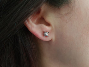 Zarte Diamant Ohrstecker mit Solitär-Diamanten, 0.03 Karat, 8K Gold