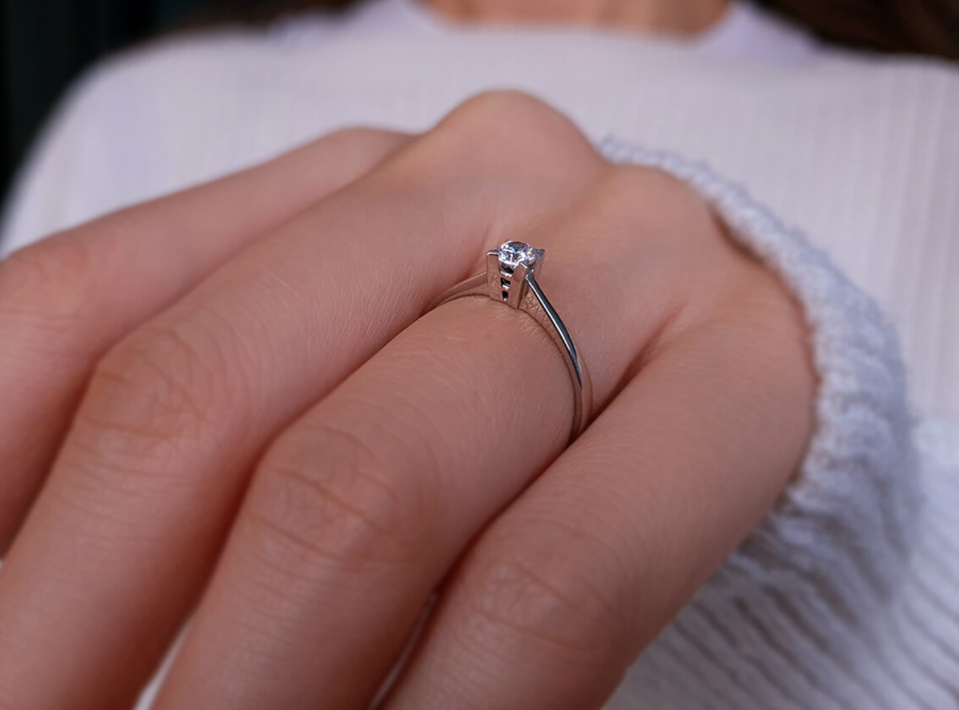 Bague solitaire diamant 0,18 carat