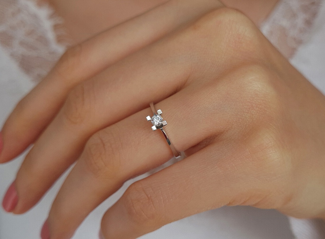 Bague solitaire diamant 0,13 carat