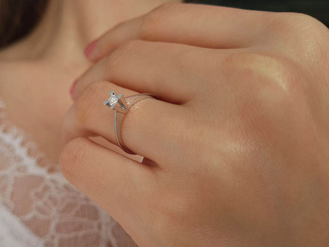 Bague solitaire diamant 0,13 carat