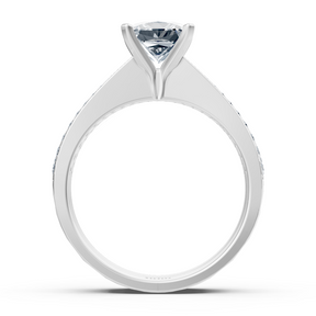 Bague empilable en or blanc avec diamants taille princesse et accents
