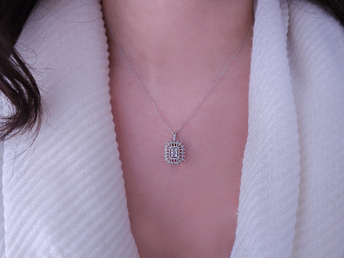 Elegante Diamant Halskette mit Baguette- und runden Diamanten im Pavé-Stil, 0.27 Karat, 14K Gold