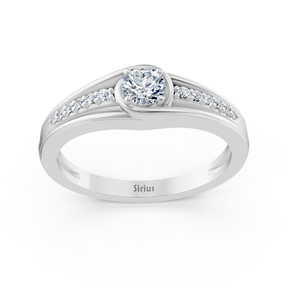 Bague en or blanc avec diamants latéraux de 0,30 carat