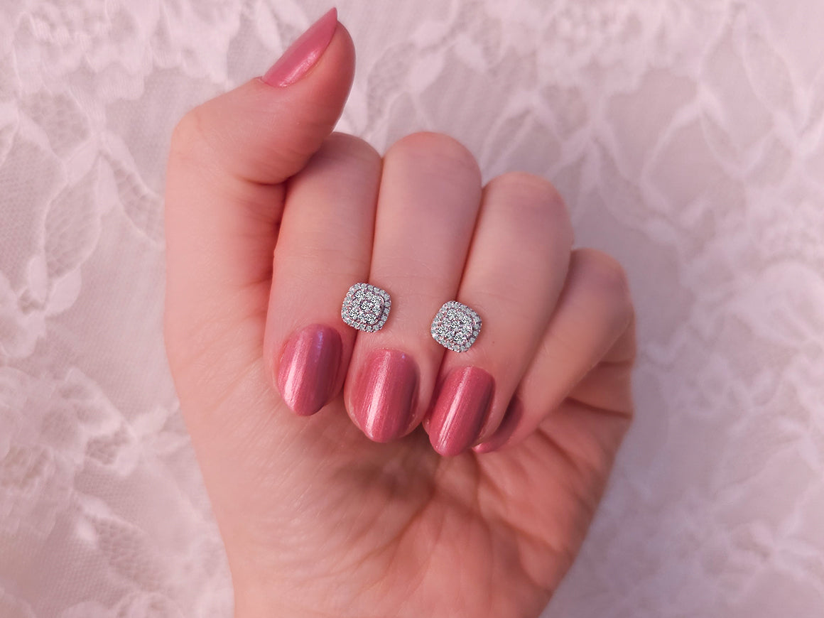 Funkelnde Diamant Ohrringe im Pavé-Stil mit runden Diamanten, 0.34 Karat, 14K Gold