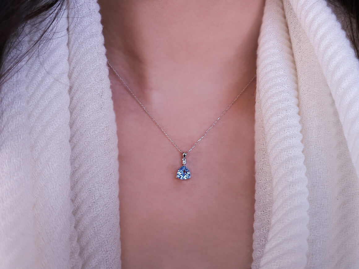 Birgie Diamant & Sky Blue Topas Halskette 8 Karat Gold