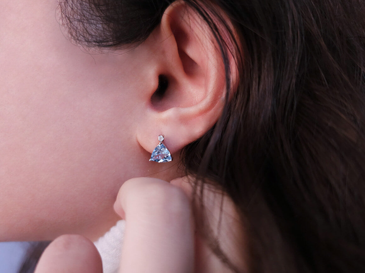 Birgie Diamant & Sky Blue Topas Ohrringe 0,06 Karat Diamant 2,76 Karat Topas 8 Karat Gold
