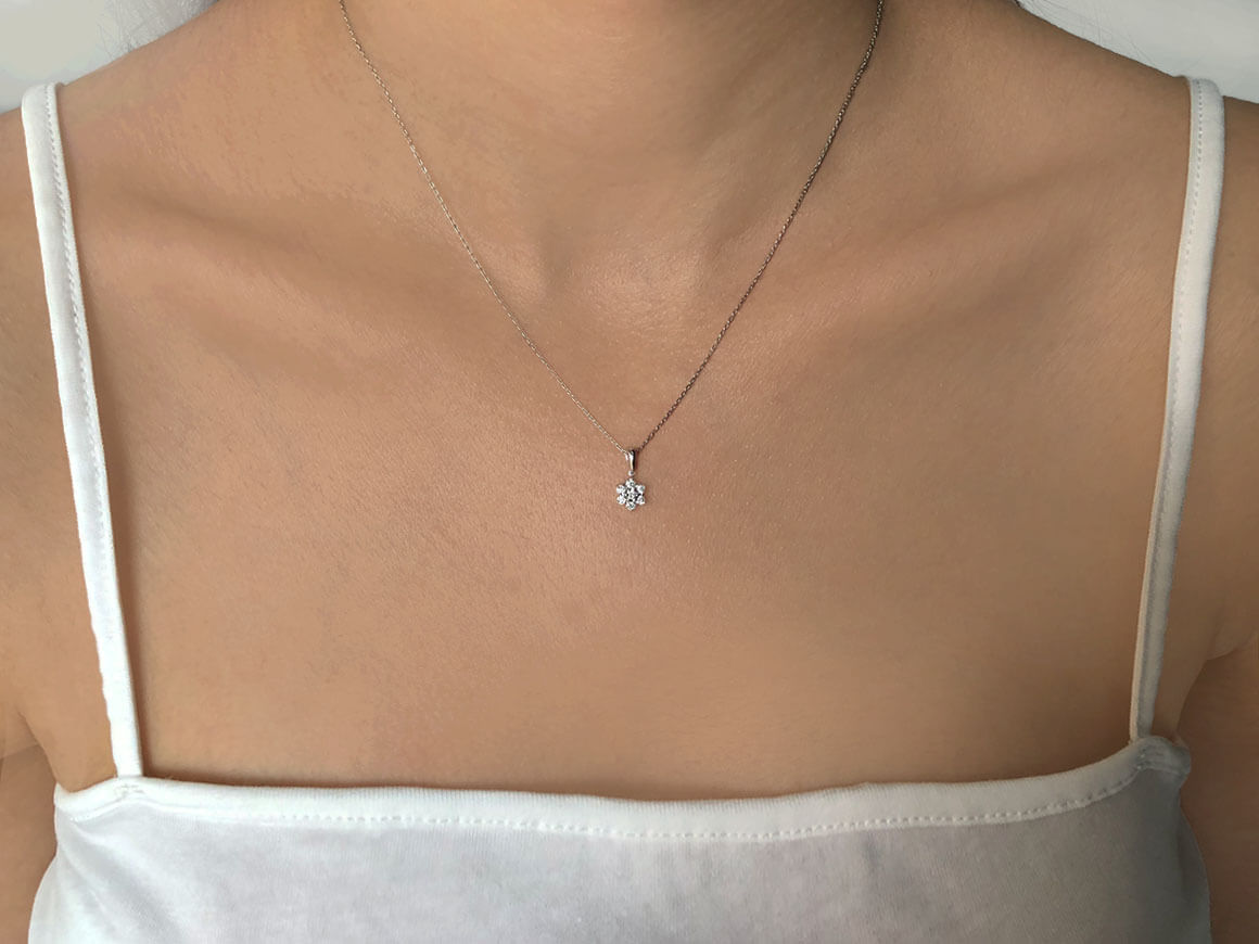 Diamond Daisy Necklace