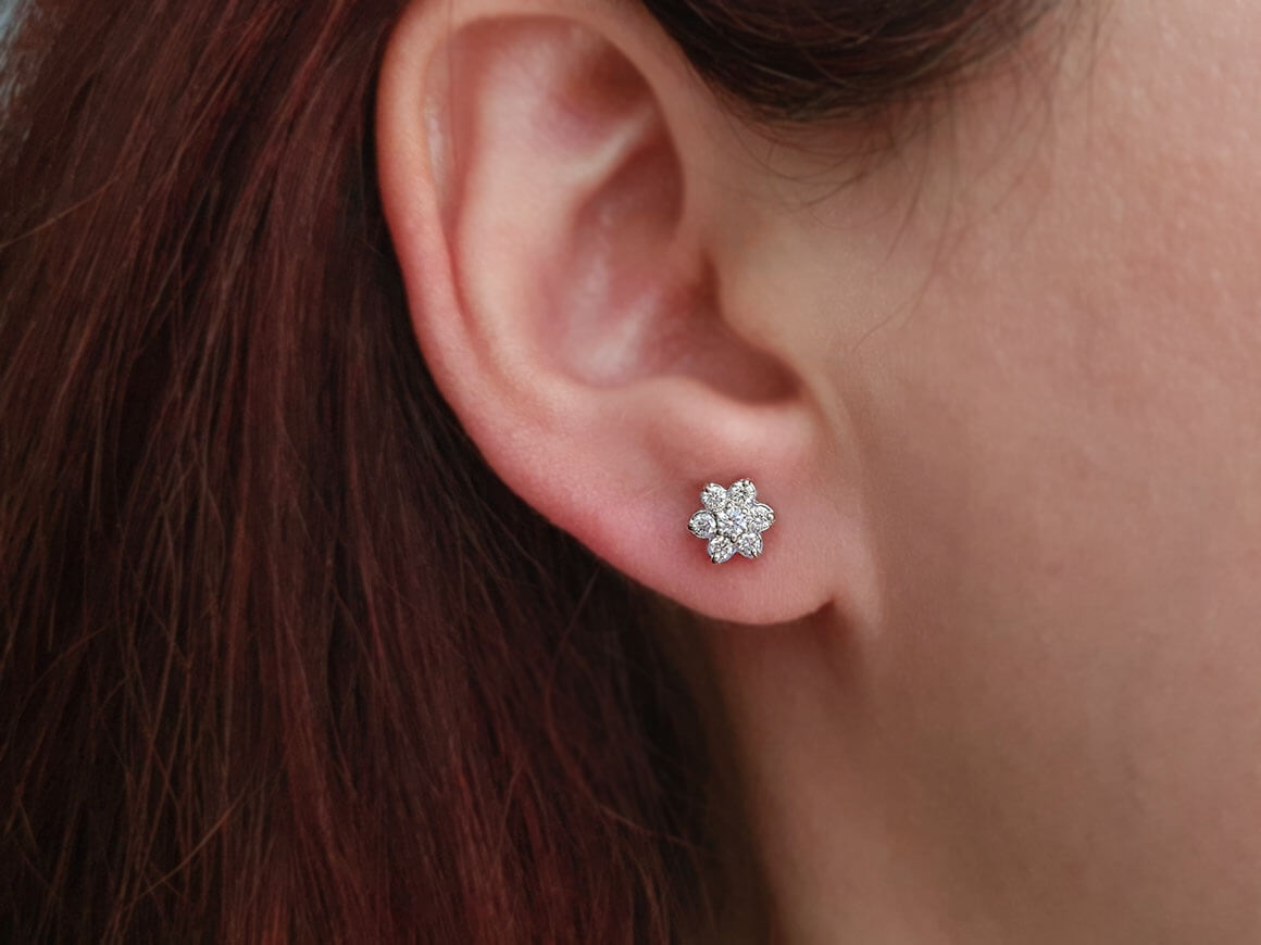Boucles d'oreilles puces marguerite diamant