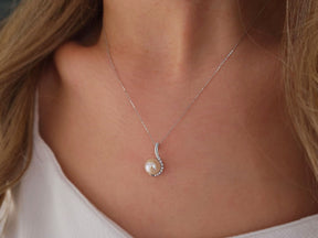 Collier de perles en diamant et en forme de larme